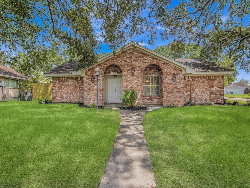 12015 Kirkbriar Dr, Houston, TX 77089 - photo 1