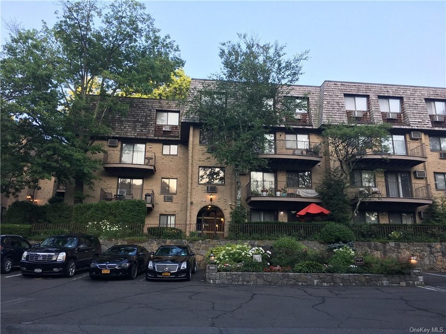 Scarsdale Woods unit 435, Scarsdale, NY 10583 - photo 1