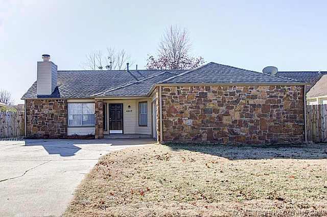 Nice curb appeal with mostly stone exterior!