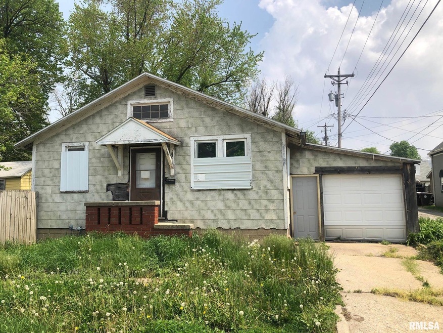 106 Wyatt Ave, Lincoln, IL 62656 - photo 1