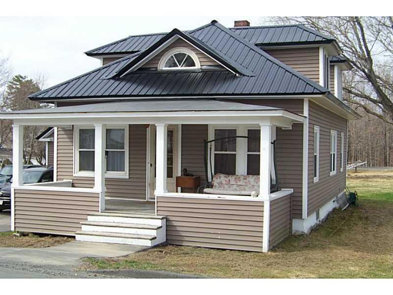 Sweet bungalow! Large in town lot....