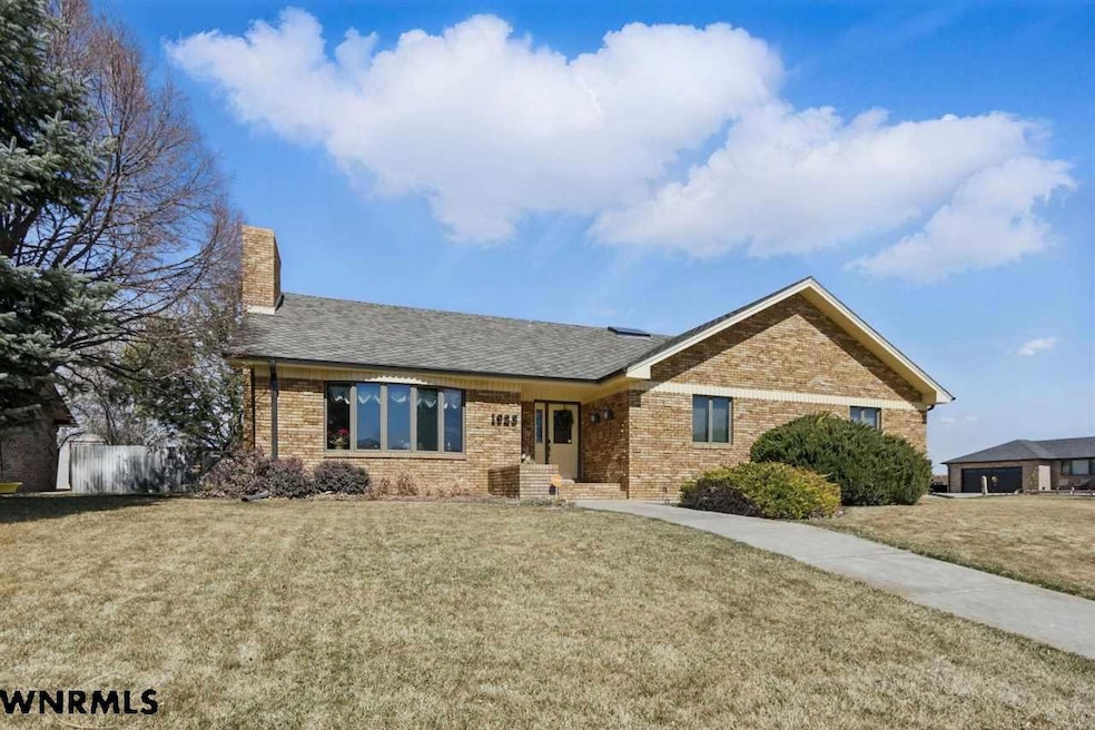 1523 Idlewylde Dr, Scottsbluff, NE 69361 - photo 1