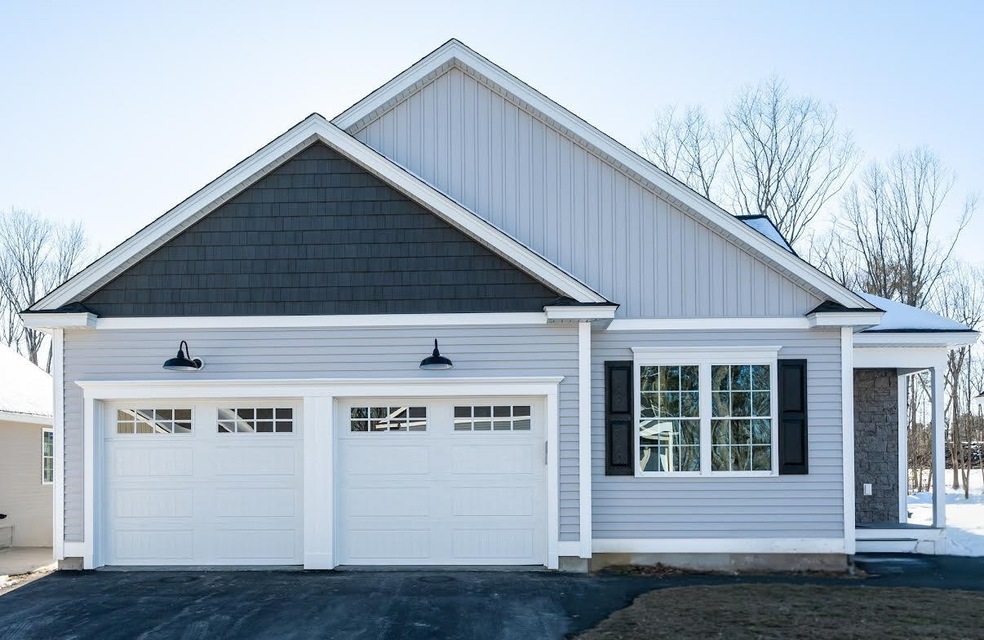 74 Massie Cir unit 34, Hudson, NH 03051 - photo 1