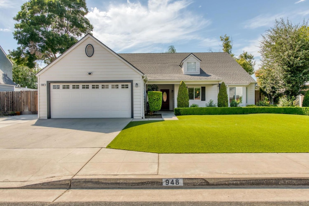 948 N Adler Ave, Clovis, CA 93611 - photo 1