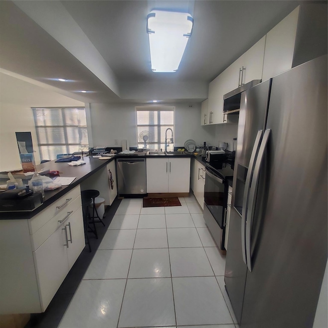 800 Parkview Dr unit 103, Hallandale Beach, FL 33009 - photo 1