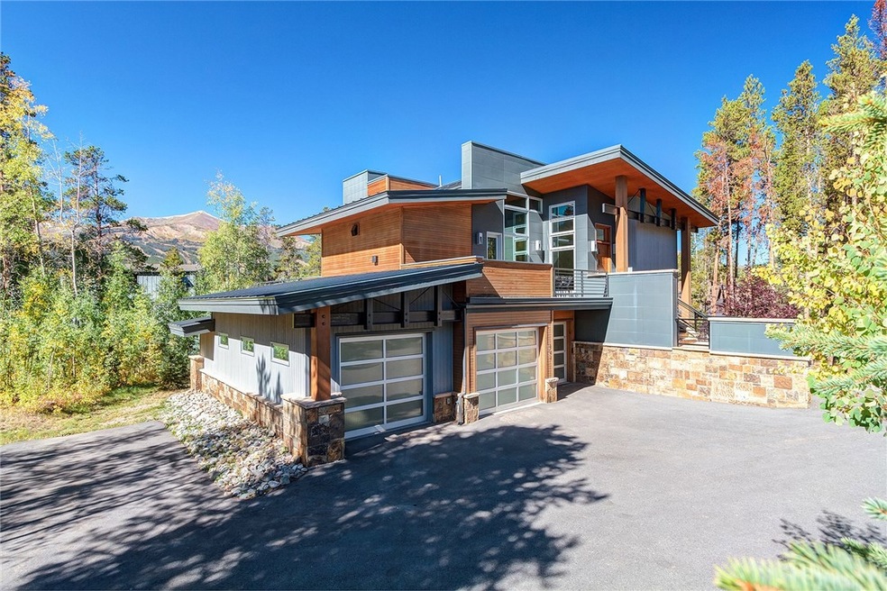Exterior front or home, beautiful contemporary lin