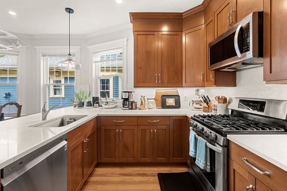 35 Upland Rd unit 2, Cambridge, MA 02140 - photo 1