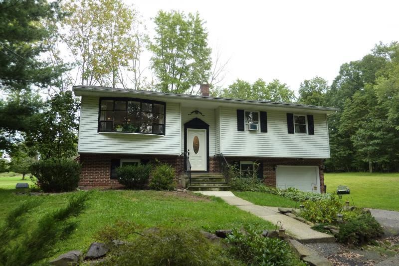 55 Stone Signpost Rd, Flemington, NJ 08822 - photo 1