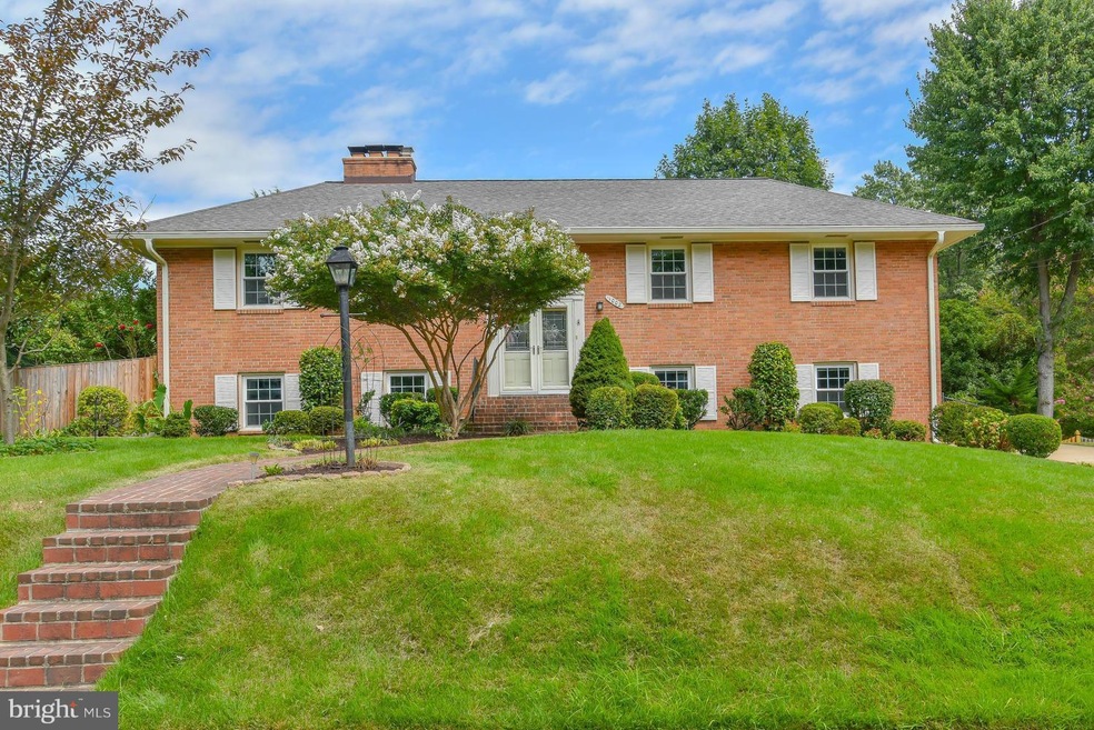 1002 Danton Ln, Alexandria, VA 22308 - photo 1