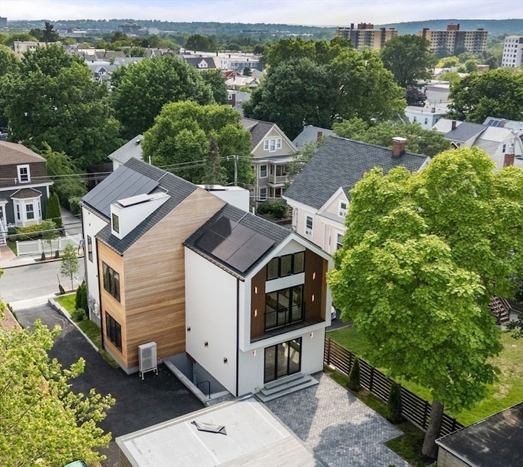 Pending $2,500,000 • Co-Listing Agent