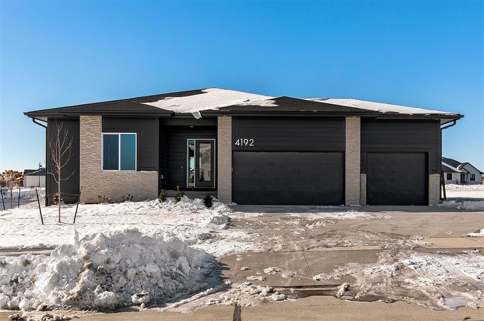 4192 NW 177th St, Clive, IA 50325 - photo 1