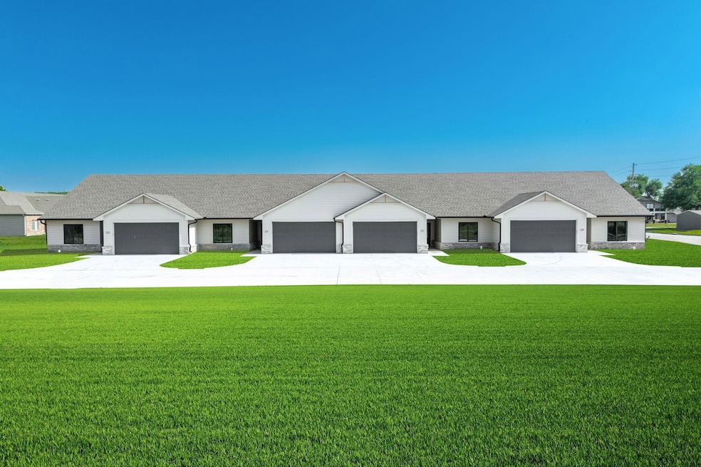 123 S Sheridan Ave, Valley Center, KS 67147 - photo 1