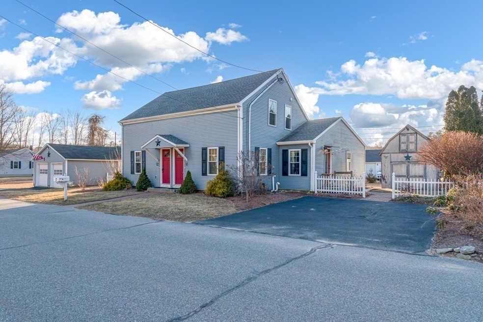 19 Snell St, Sturbridge, MA 01518 - photo 1