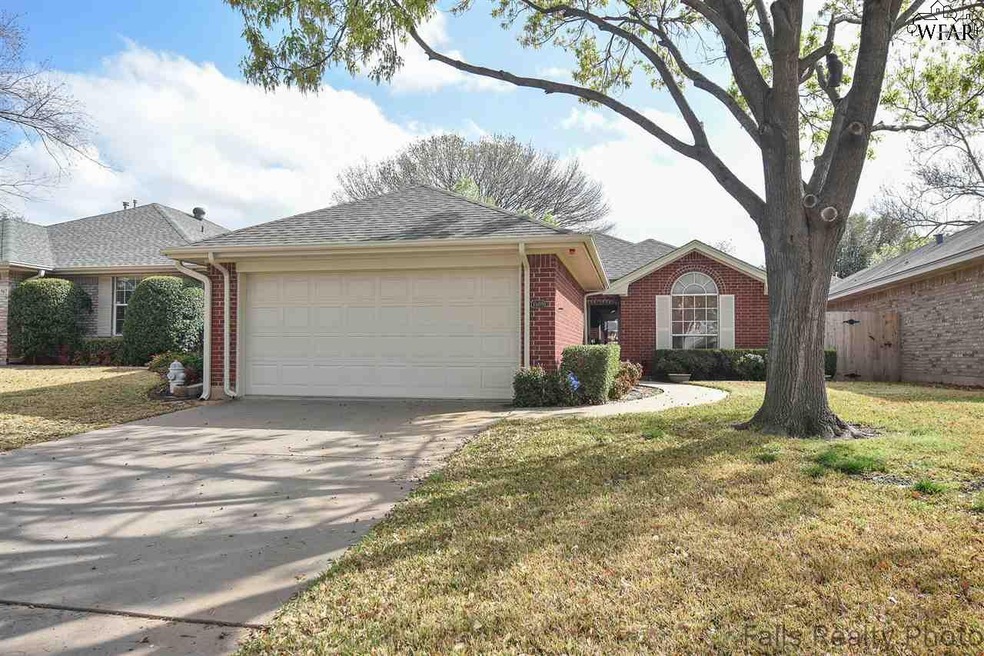 1509 Malcolm Ln, Wichita Falls, TX 76302 - photo 1