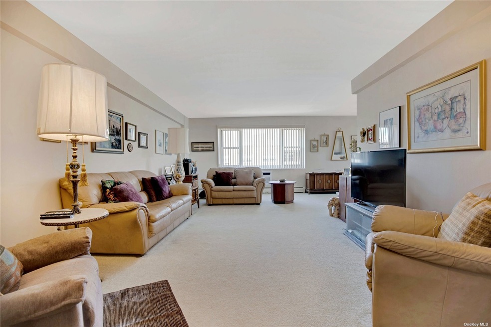 101 Lincoln Ave unit 4H, Mineola, NY 11501 - photo 1