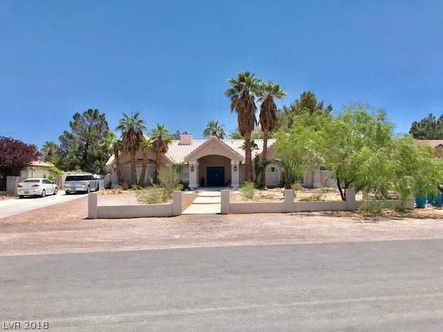 Custom Single Story featuring open floor plan, vau