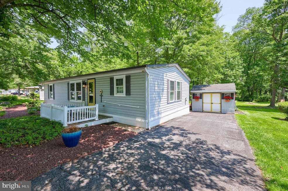 101 Maple Ave, Manheim, PA 17545 - photo 1