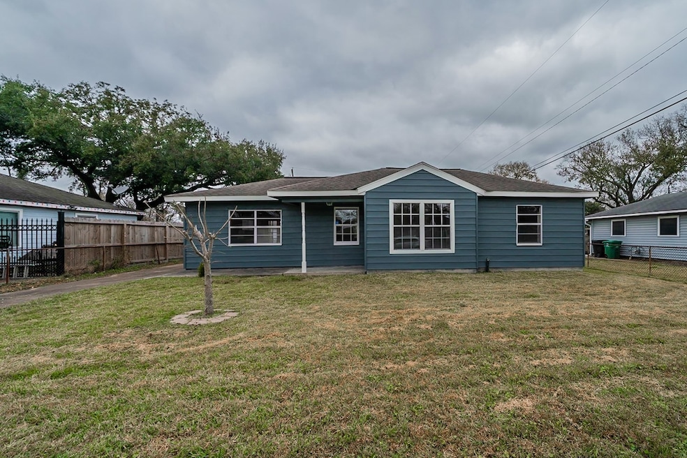 13225 Berwick St, Houston, TX 77015 - photo 1
