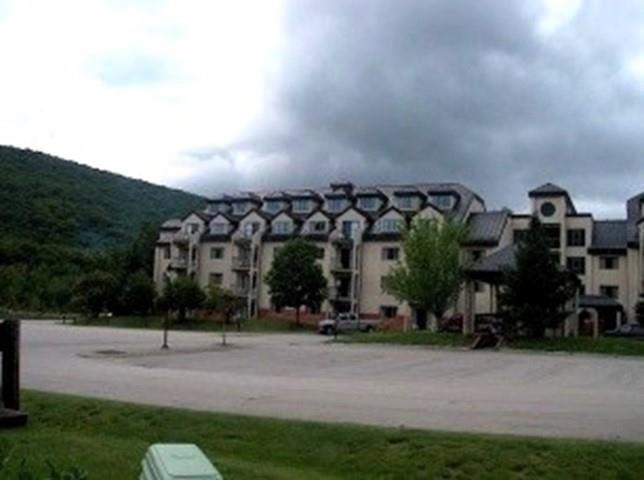 48 Cooper Memorial Dr unit 205, Lincoln, NH 03251 - photo 1