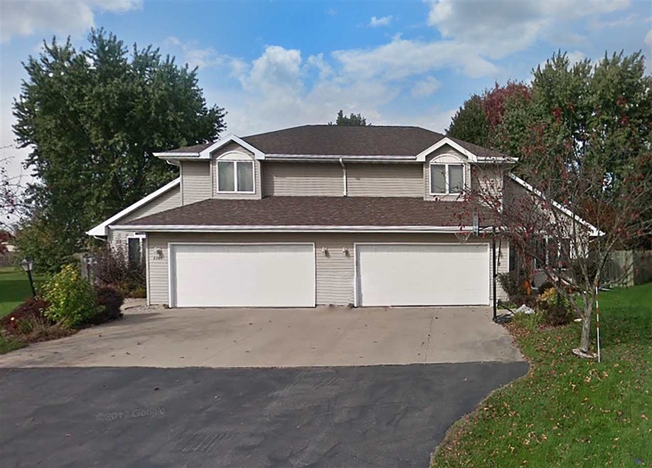 2245 Cloudview Ct, Appleton, WI 54914 - photo 1
