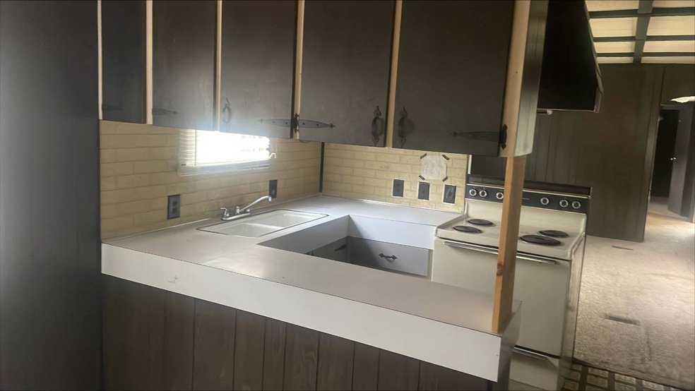 Livingroom to Kitchen view