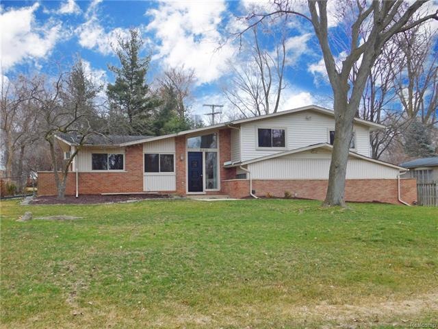 Exterior. Newer cement driveway & walkway