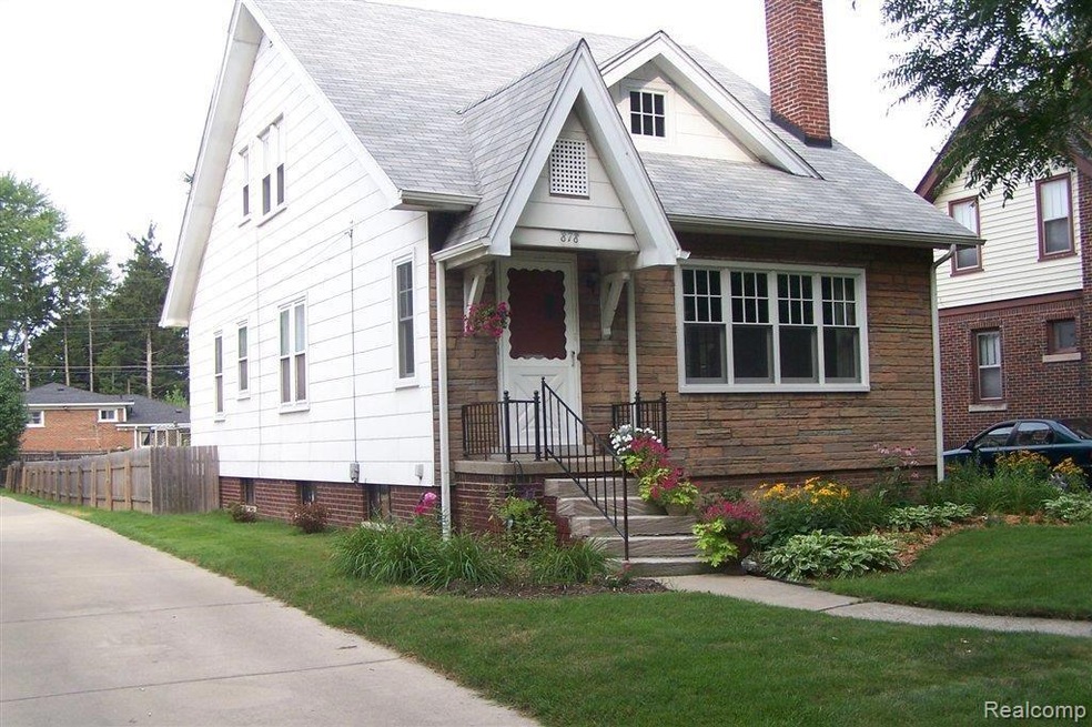 878 st clair 003.jpg