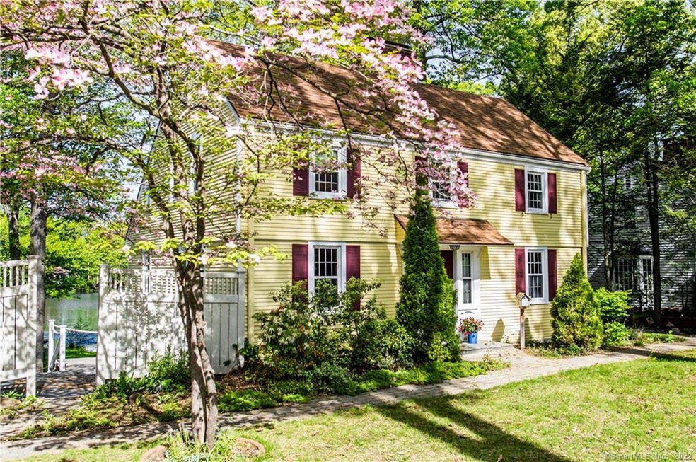 335 Ridgewood Rd, West Hartford, CT 06107 - photo 1