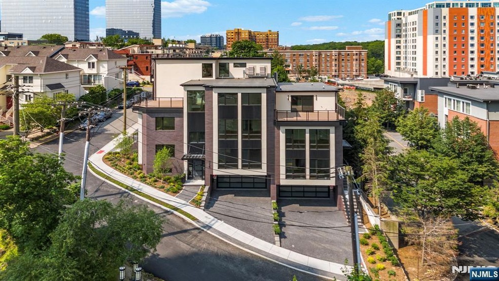 135 Old Palisade Rd unit B, Fort Lee, NJ 07024 - photo 1
