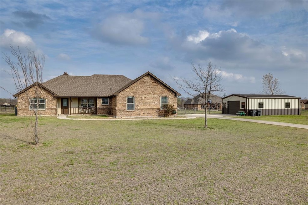 105 S Casey Ct, Springtown, TX 76082 - photo 1