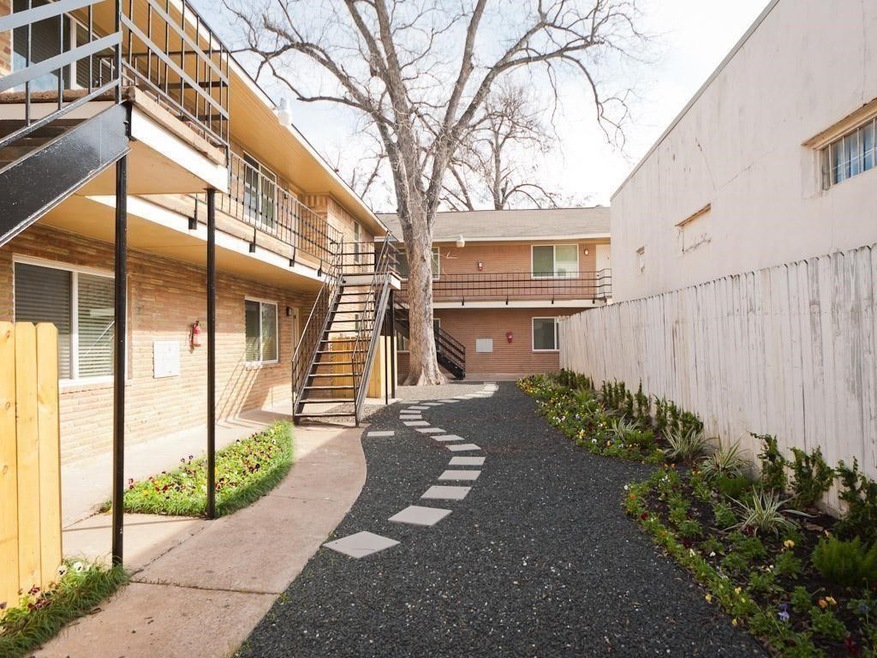 3202 Yale St unit 8, Houston, TX 77018 - photo 1