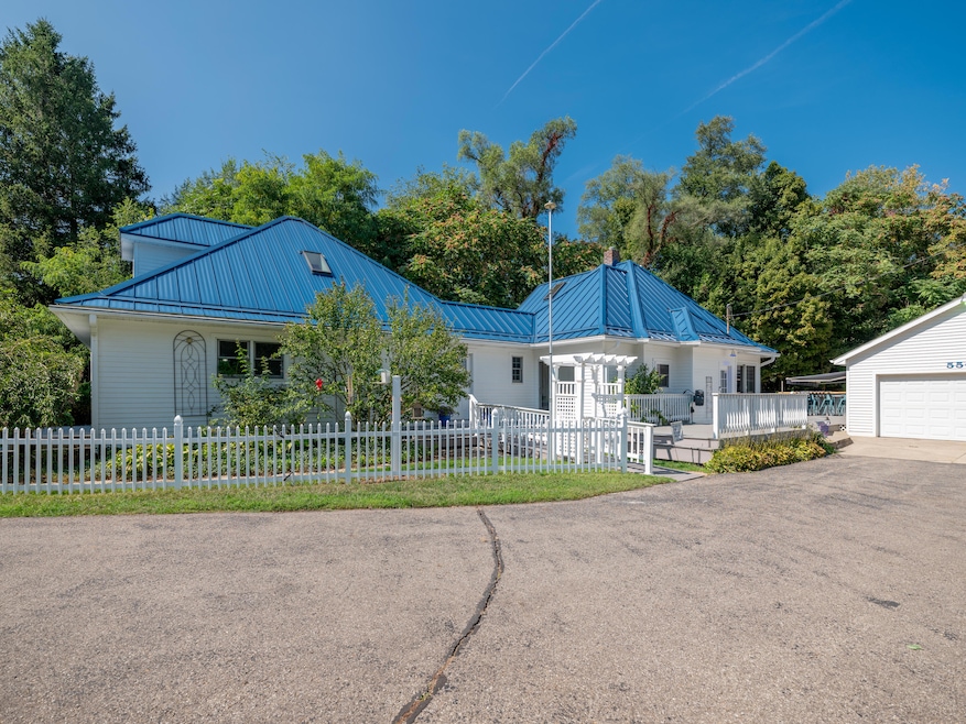 55622 Red Arrow Hwy-102