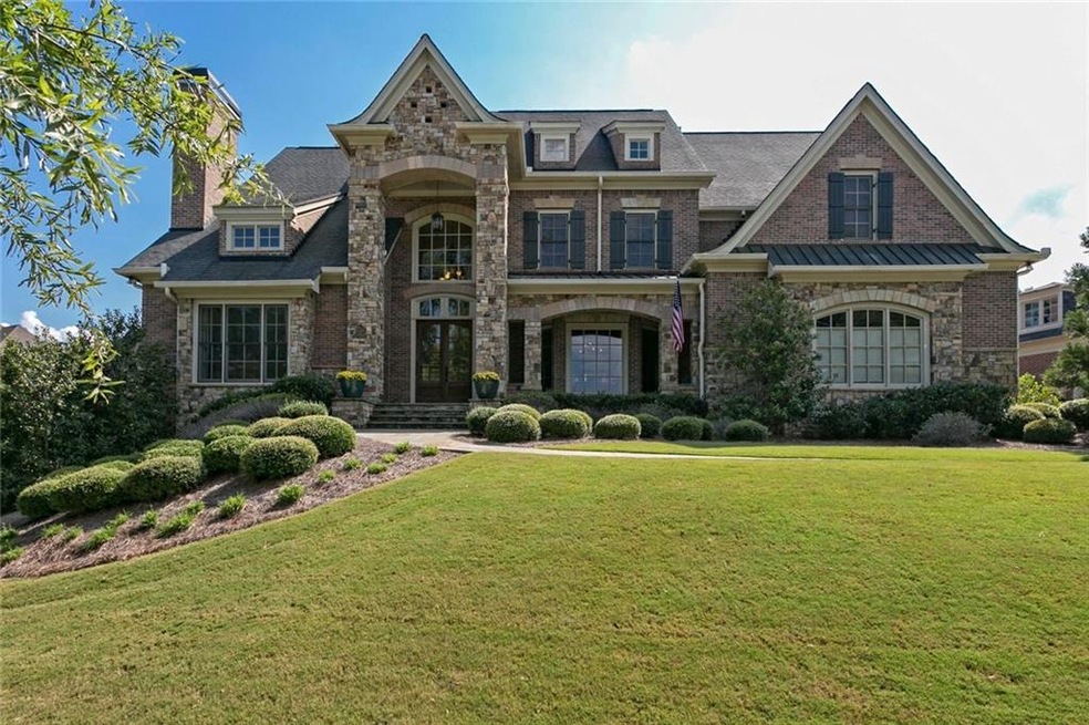 SPECTACULAR HOME LOCATED IN THE GATED GOLF COMMUNI