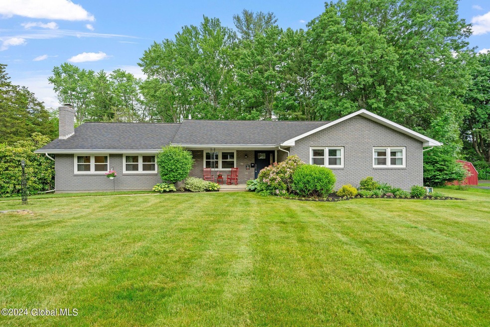 2178 Appletree Ln, Schenectady, NY 12309 - photo 1