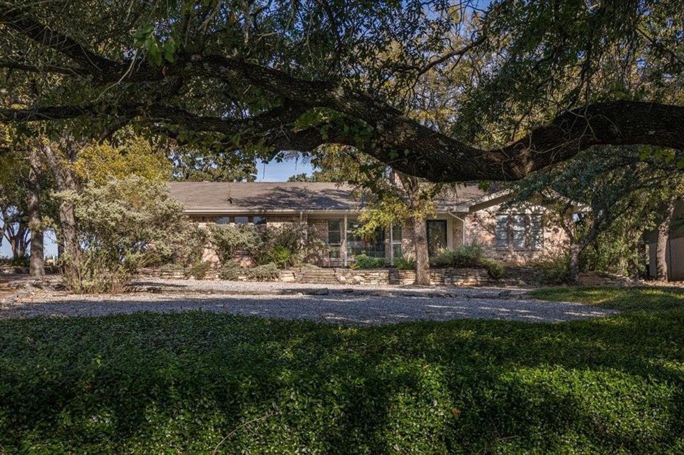 5111 Largo Dr, Granbury, TX 76049 - photo 1