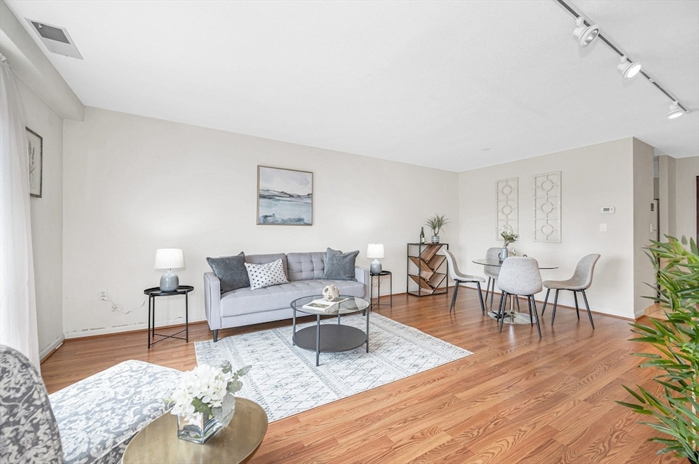 4 Summit Dr unit 413, Reading, MA 01867 - photo 1