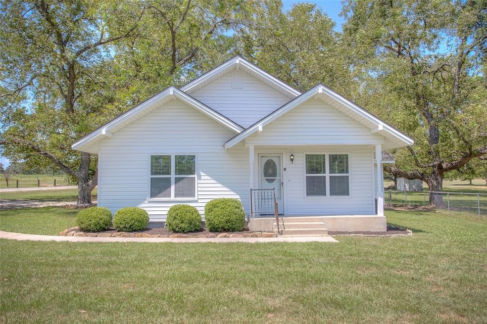 202 De la Cruz St, Weatherford, TX 76085 - photo 1