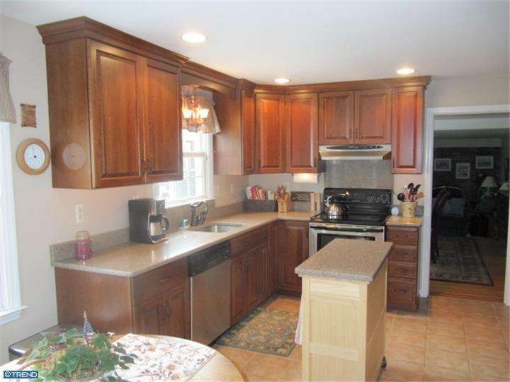 208 N Riding Dr, Moorestown, NJ 08057 - photo 1