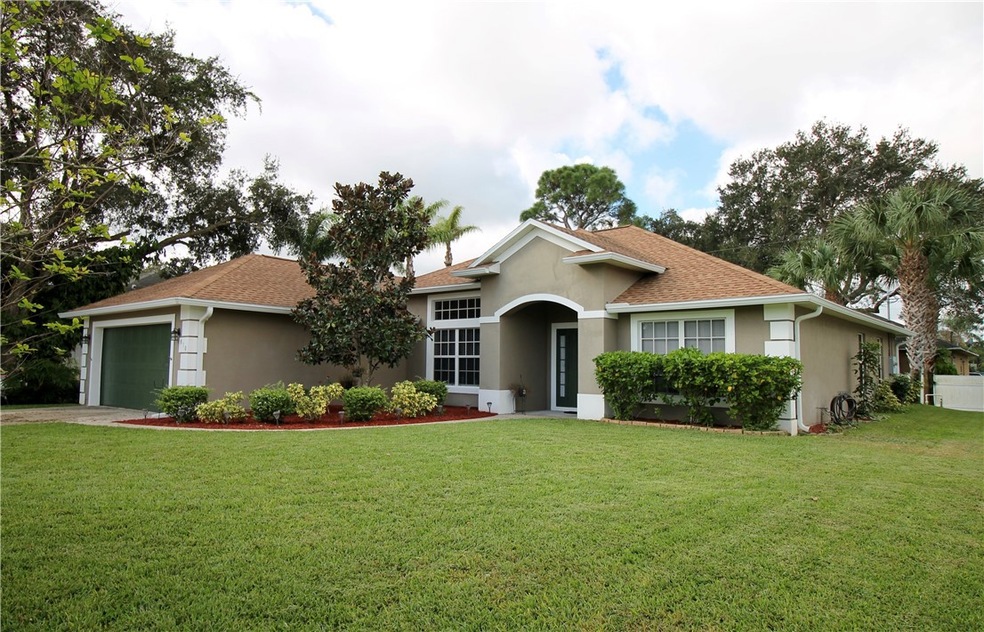 Spacious front yard