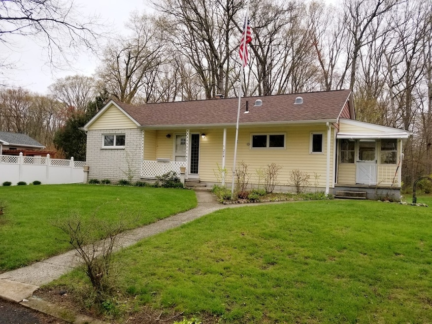 254 East St, South Hadley, MA 01075 - photo 1