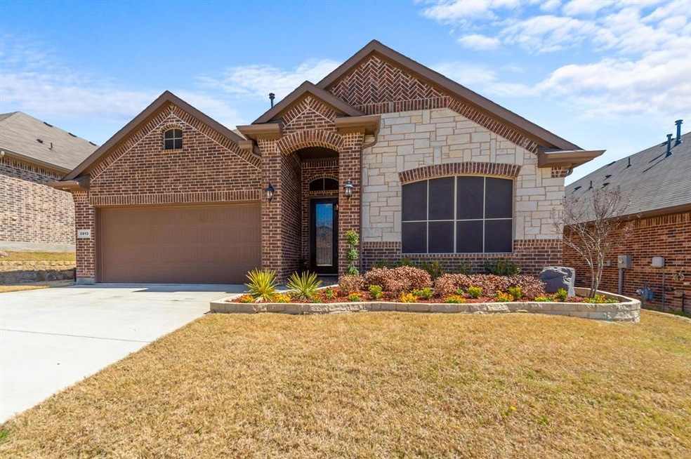 3913 Crosstrees Dr, Lake Dallas, TX 75065 - photo 1