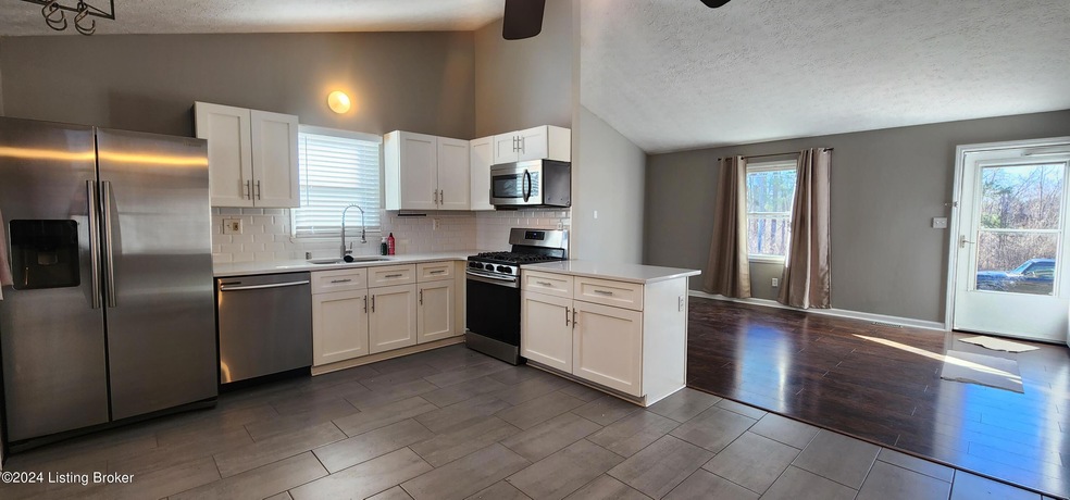 7817 Rochelle Rd, Louisville, KY 40228 - photo 1