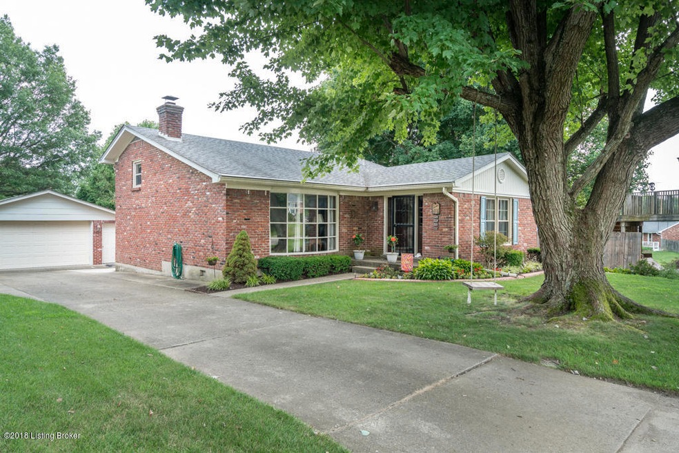 6807 Creedmoor Ct, Louisville, KY 40228 - photo 1