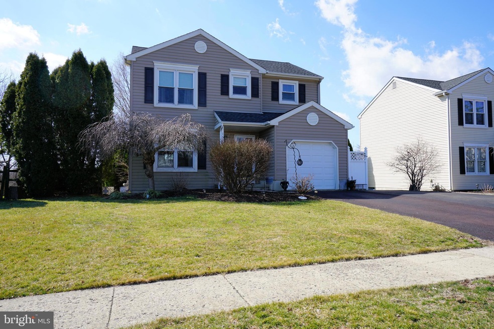 137 Hedgerow Dr, Souderton, PA 18964 - photo 1