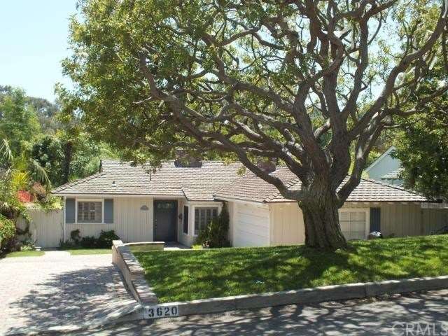 Beautiful 3 bedroom/ 2 bathroom home on a tree lin