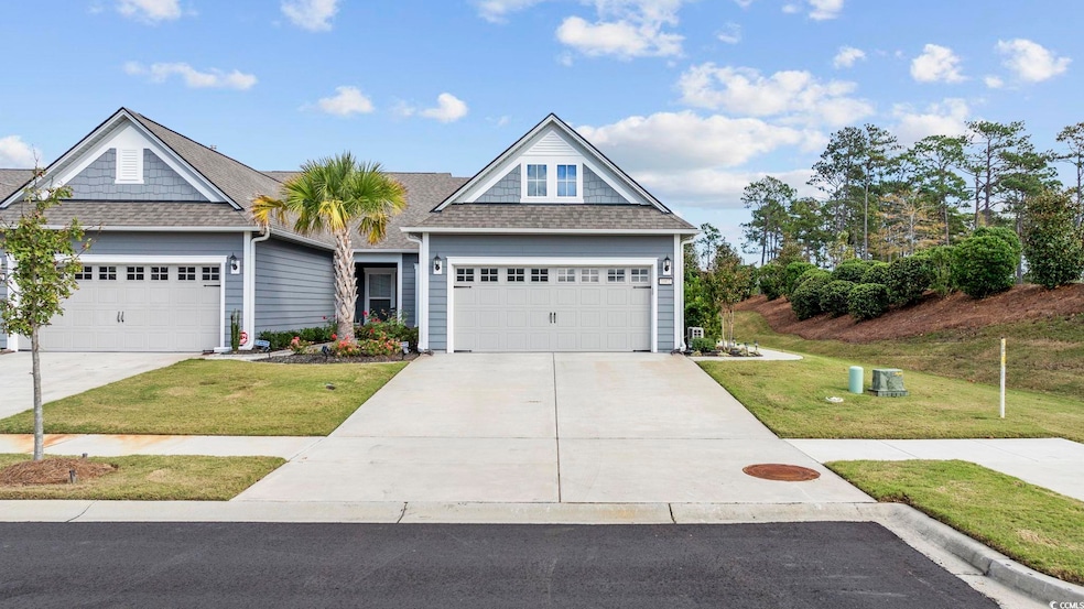 Craftsman house featuring a front yard and a garage