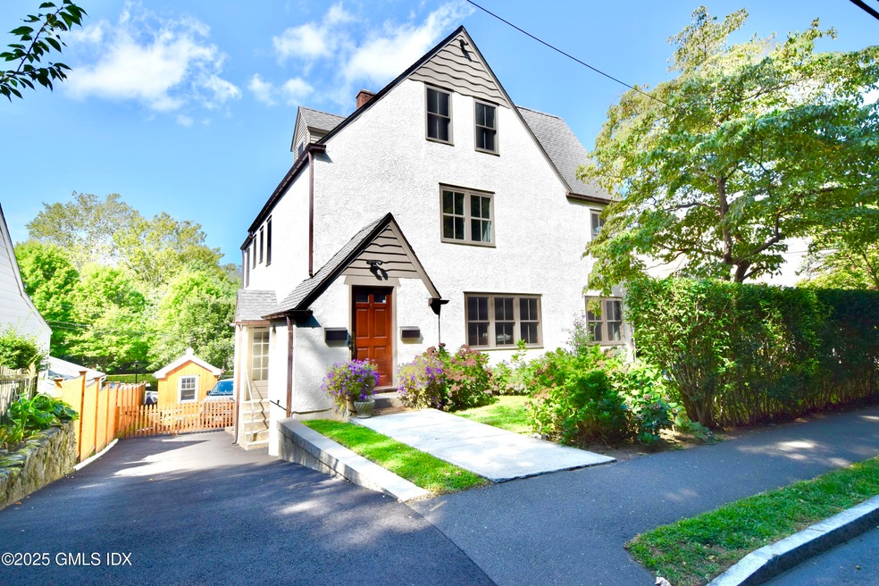 6 Pemberwick Rd unit 2, Greenwich, CT 06831 - photo 1