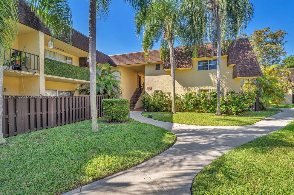 13712 SW 90th Ave unit 8, Miami, FL 33176 - photo 1