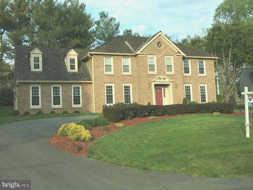 4874 Oakcrest Dr, Fairfax, VA 22030 - photo 1