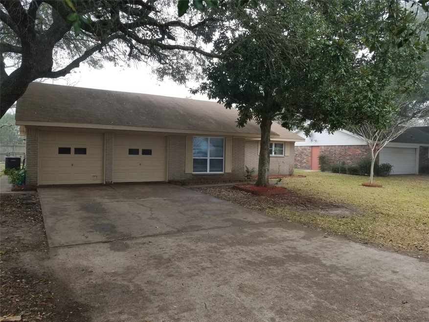 1504 Alta Vista Dr, Alvin, TX 77511 - photo 1